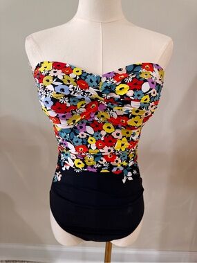 Anne Cole Strapless Floral Twist-Front Dress in Black and Multi-Color